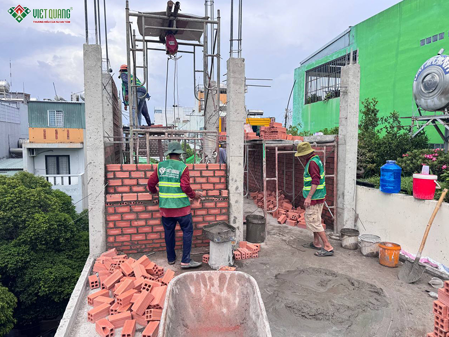 Thi công xây dựng nhà 1 trệt 3 lầu tum sân thượng 5x15m