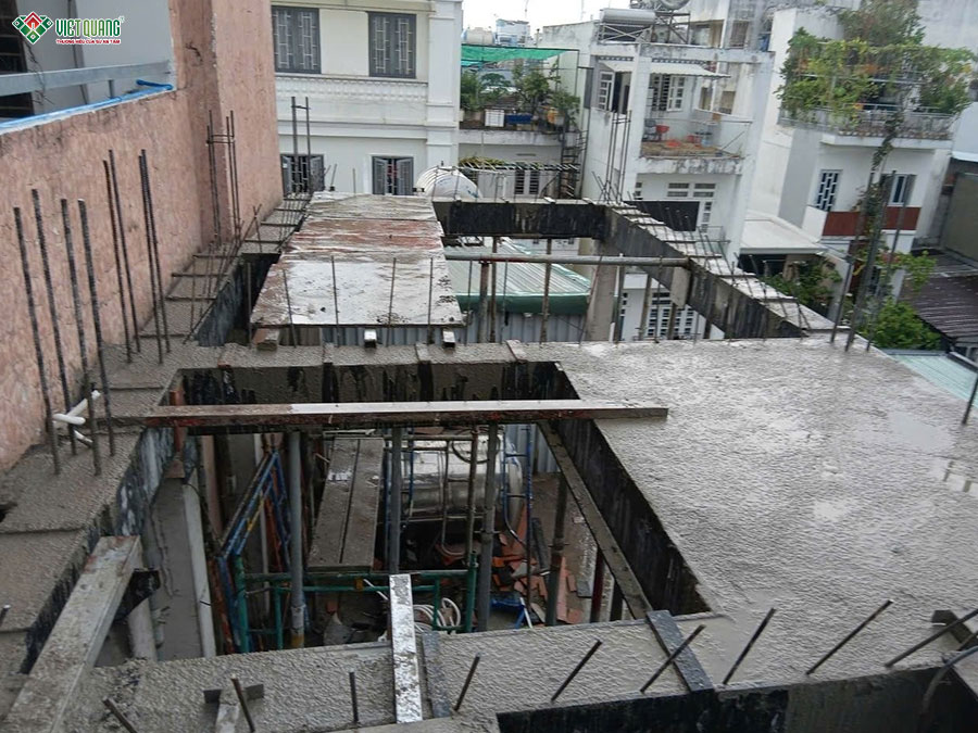 Hoàn thành đổ bê tông dầm sàn khung mái