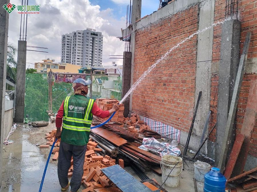 Bảo dưỡng bê tông cột lầu 2