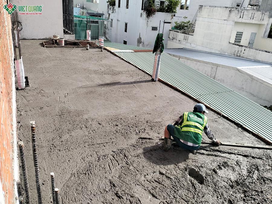 Cán sàn bê tông sàn lầu 3