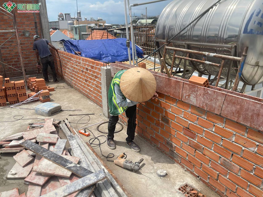 Thi công đổ bê tông giằng tường