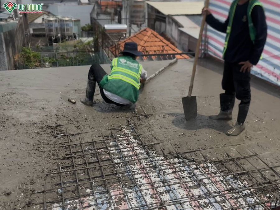 Thi công đổ bê tông sàn mái