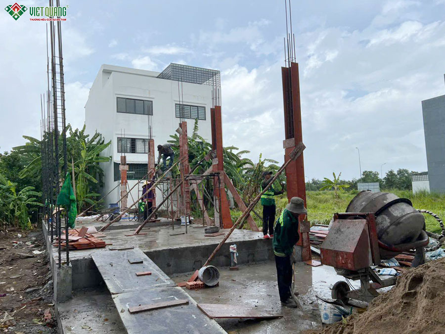 thi công đổ bê tông cột tầng trệt