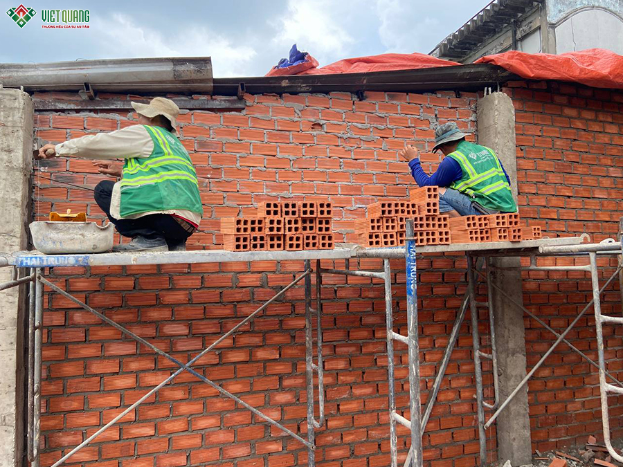 Thi công xây thô khung nhà 2 tầng 4.6x9.5m chị Huệ phường Bình Trị Đông