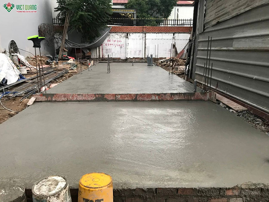 Hoàn thành đổ bê tông sàn tầng trệt
