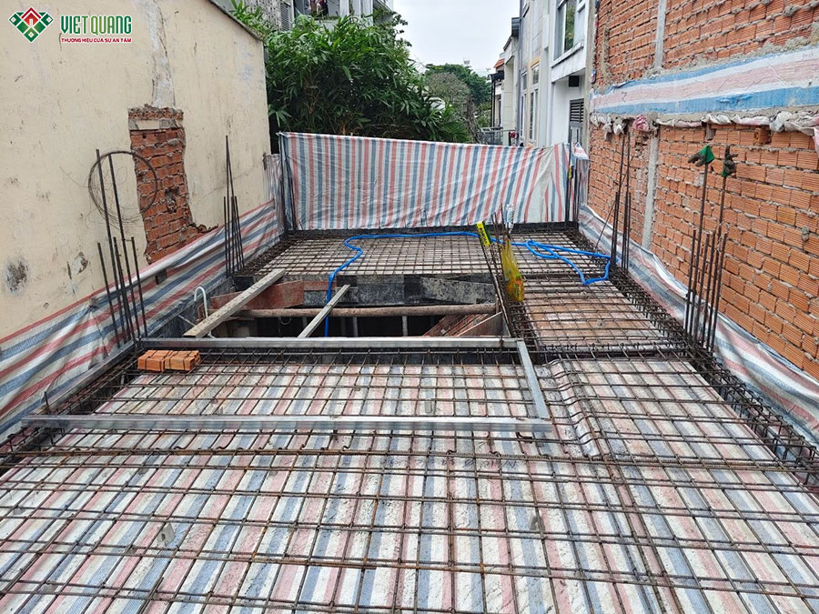 Thi công xây dựng nhà 1 trệt 2 lầu tum sân thượn 4x9m