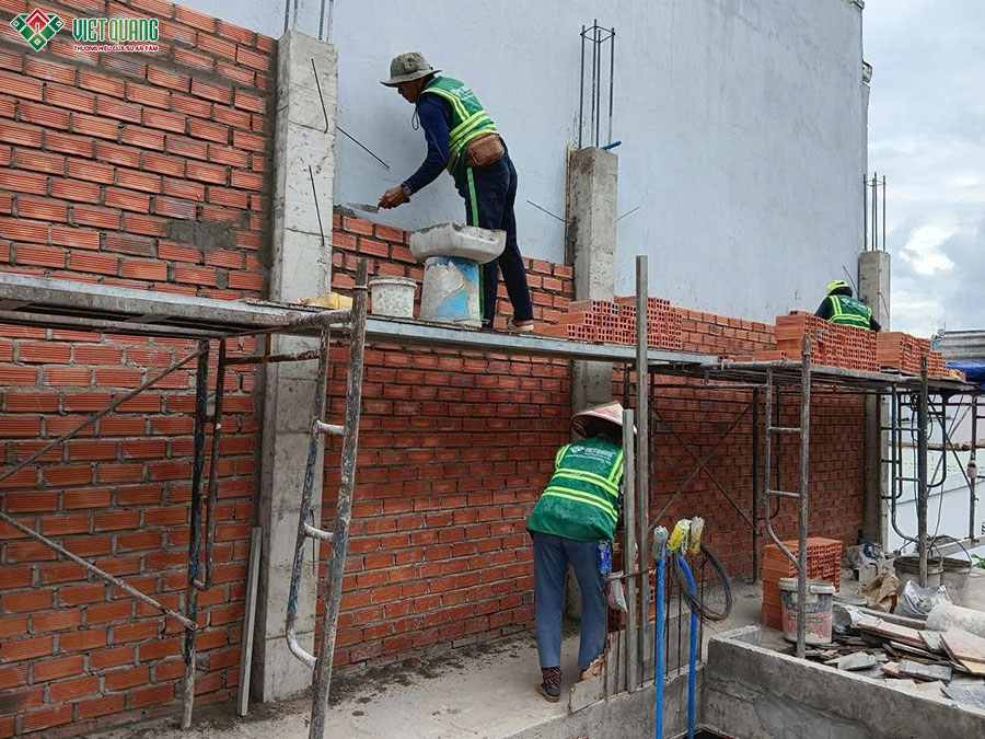Thi công xây dựng nhà 1 trệt 2 lầu tum sân thượn 4x9m