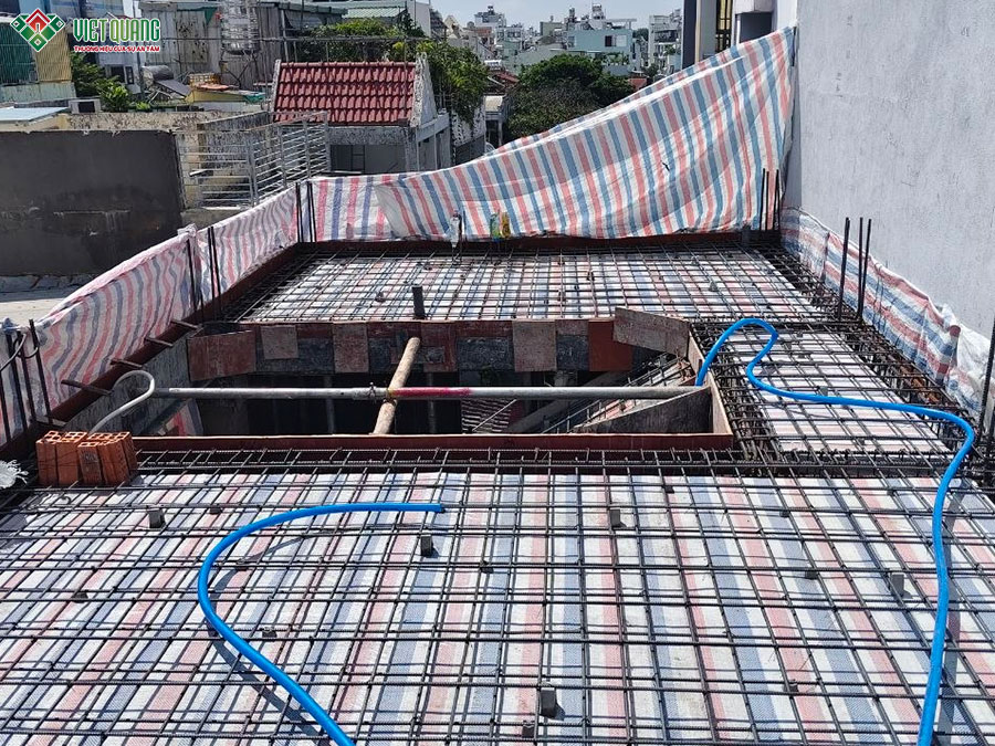 Thi công xây dựng nhà 1 trệt 2 lầu tum sân thượn 4x9m