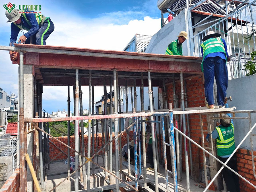 Thi công xây dựng nhà 1 trệt 2 lầu tum sân thượn 4x9m