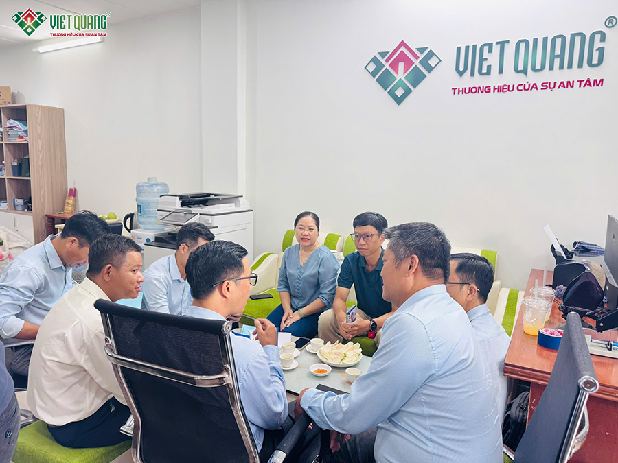 Thông tin dự án xây nhà trọn gói của gia đình chị Như phường Tăng Nhơn PhúChủ đầu tư: Bà. Đặng Thị Hồng Như Địa điểm thi công: Phường Tăng Nhơn Phú - TP. HCM Quy mô xây dựng: Nhà phố 3 tầng Dịch vụ: Xây nhà trọn gói Giám đốc khối phụ trách: Ông. Lê Công Đức Thông tin về diện tích, quy mô số tầng và thời gian thi công sẽ được cập nhật theo hồ sơ thiết kế và phương án đã thống nhất với gia đình ở các bài viết tiếp theo của Việt Quang Group.
