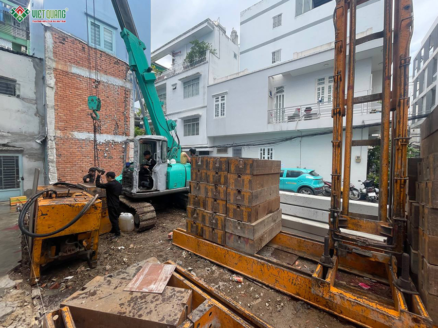 Thi công móng nhà 4 tầng tum sân thượng 4x13m