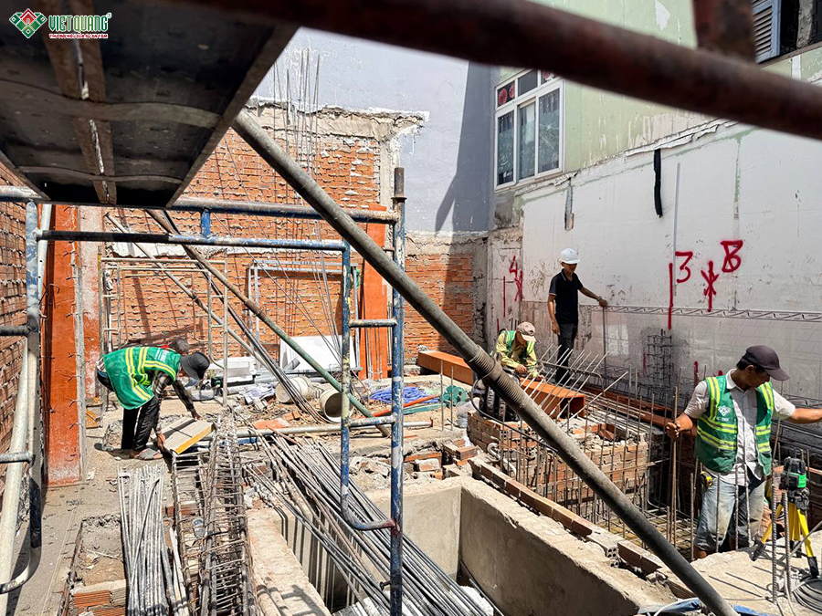 Thi công nhà 3 tầng sân thượng 5x11m