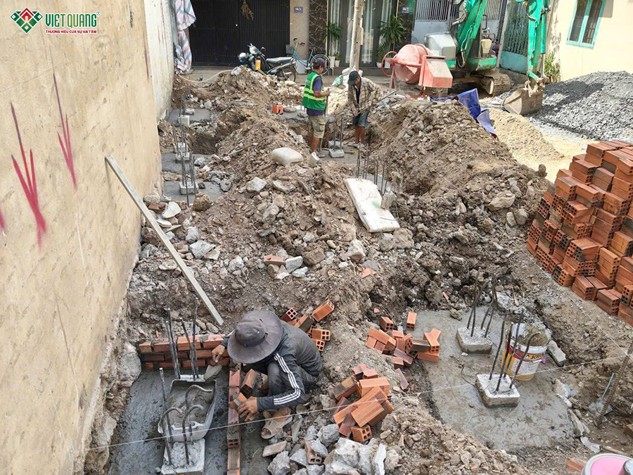 Thi công xây tường móng