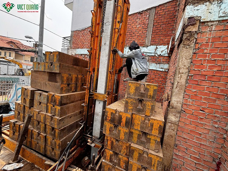 Xây dựng trọn gói nhà 4 tầng có thang máy 6x8m